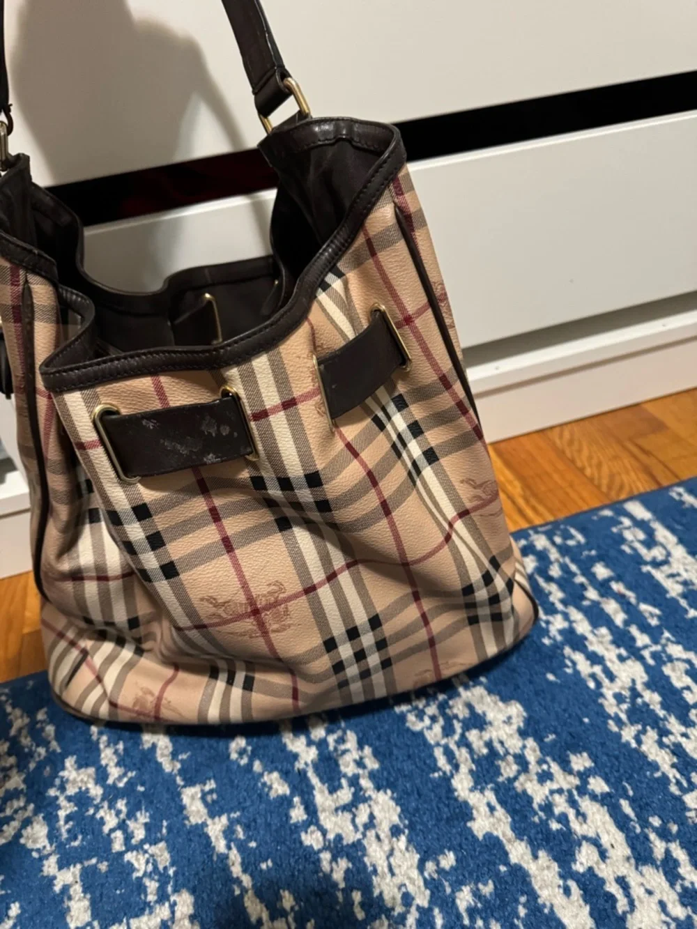 Burberry Beige Plaid Shoulder Bag with Dark Trim - Picture 3 of 11